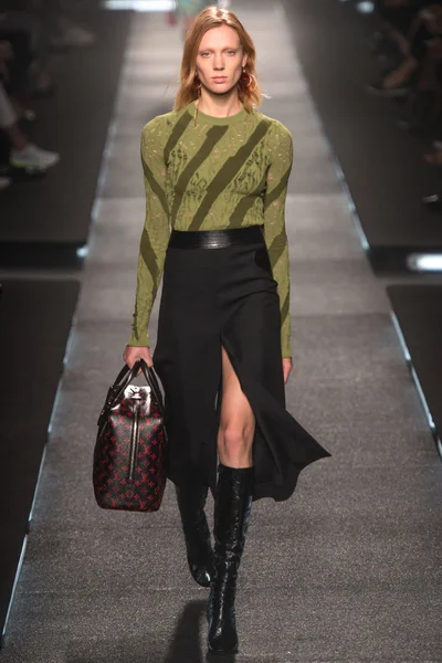 Look 40